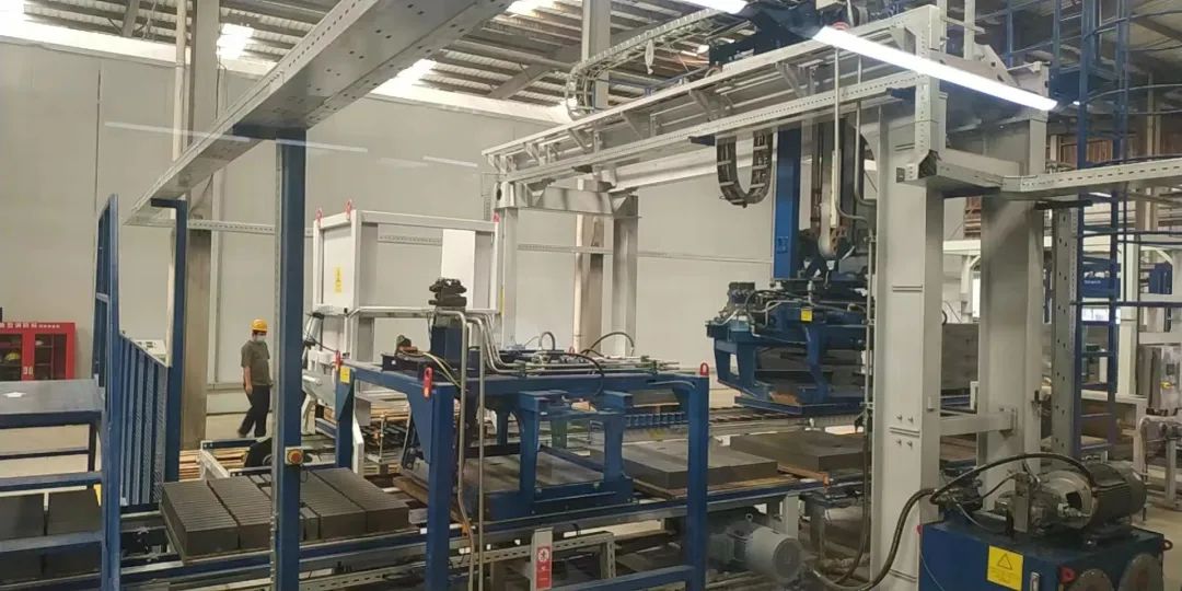 現(xiàn)場直擊丨ZN1200S全自動生態(tài)砌塊生產(chǎn)線進(jìn)入試生產(chǎn)階段，助力疫情后華中市政建設(shè)全速發(fā)展