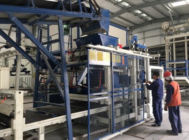 閃耀一帶一路！巴林王國(guó)老客戶再購(gòu)泉工磚機(jī)全線！