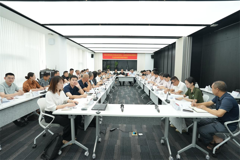 從制造到“智”造：泉工股份舉辦《仿石型混凝土磚（板）成型機》《砌塊成型機用模具》行業(yè)標準項目專家審查會