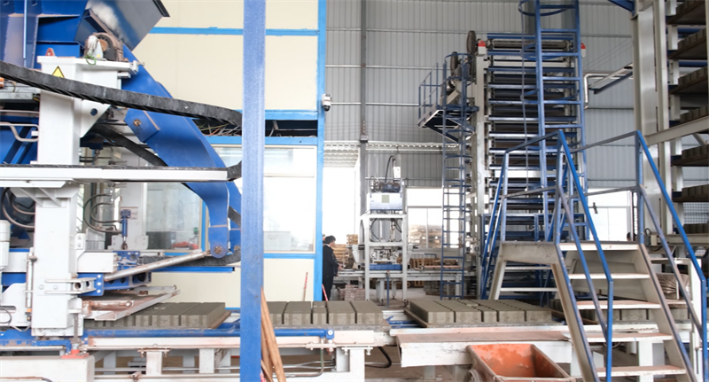 一機多磚、節(jié)能降碳，泉工策尼特15型打造綠色建材“泉工樣板”