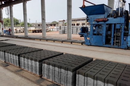 加納-Zenith 940移動式砌塊機